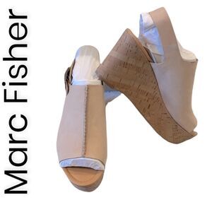 Like New Marc Fisher Nubuck Wedges